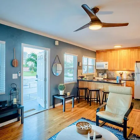 Vistamar Waterfront Beach Abode -Walk To The Beach